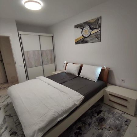 Ferienwohnung Apartament Vivo Floreşti Exterior foto